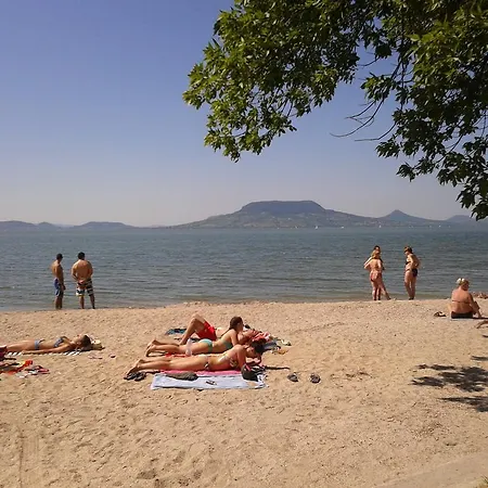 Kek Kucko Vendeghaz * Fonyód